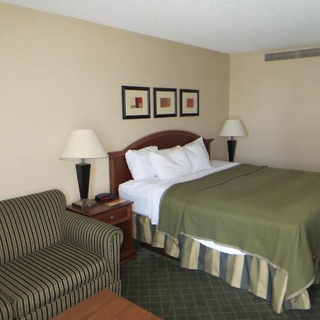 Howard Johnson Grand Forks Exteriör bild
