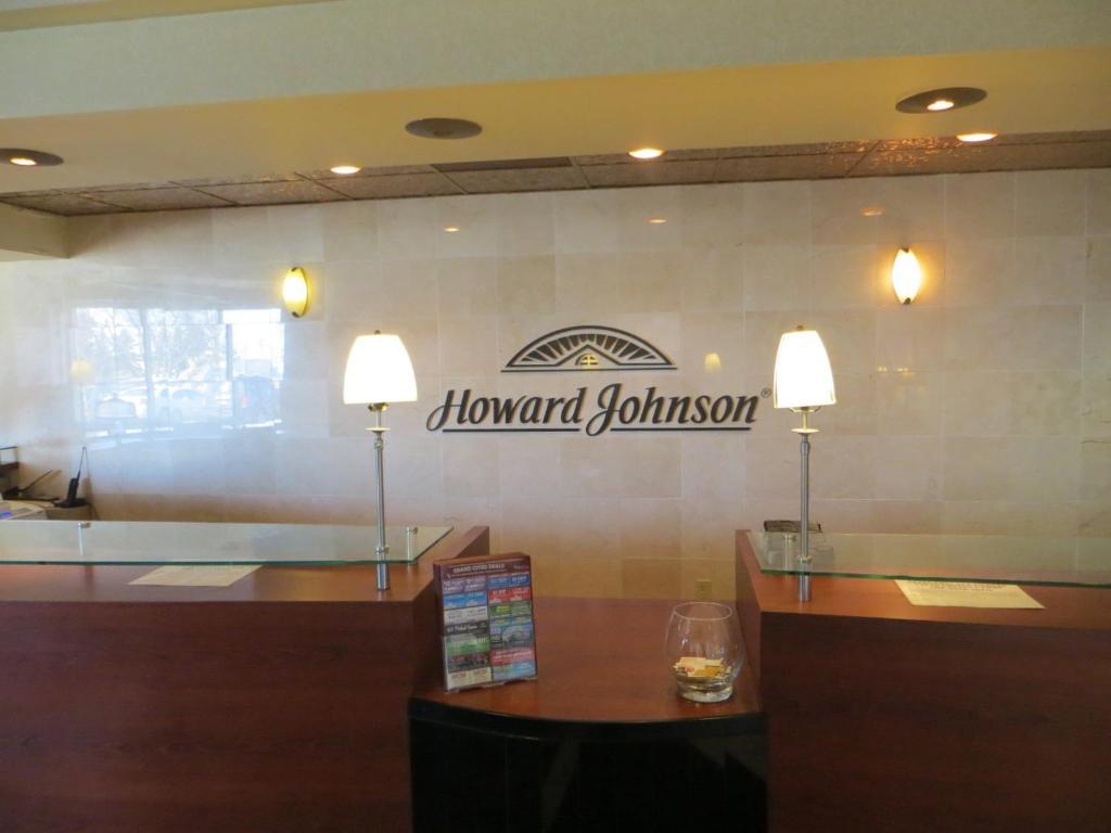 Howard Johnson Grand Forks Exteriör bild